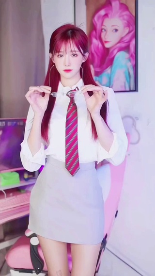 是谁的眼神锁定你