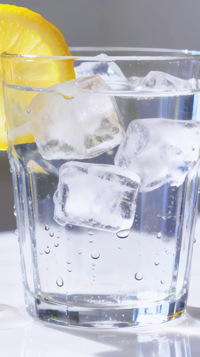 柠檬气泡水