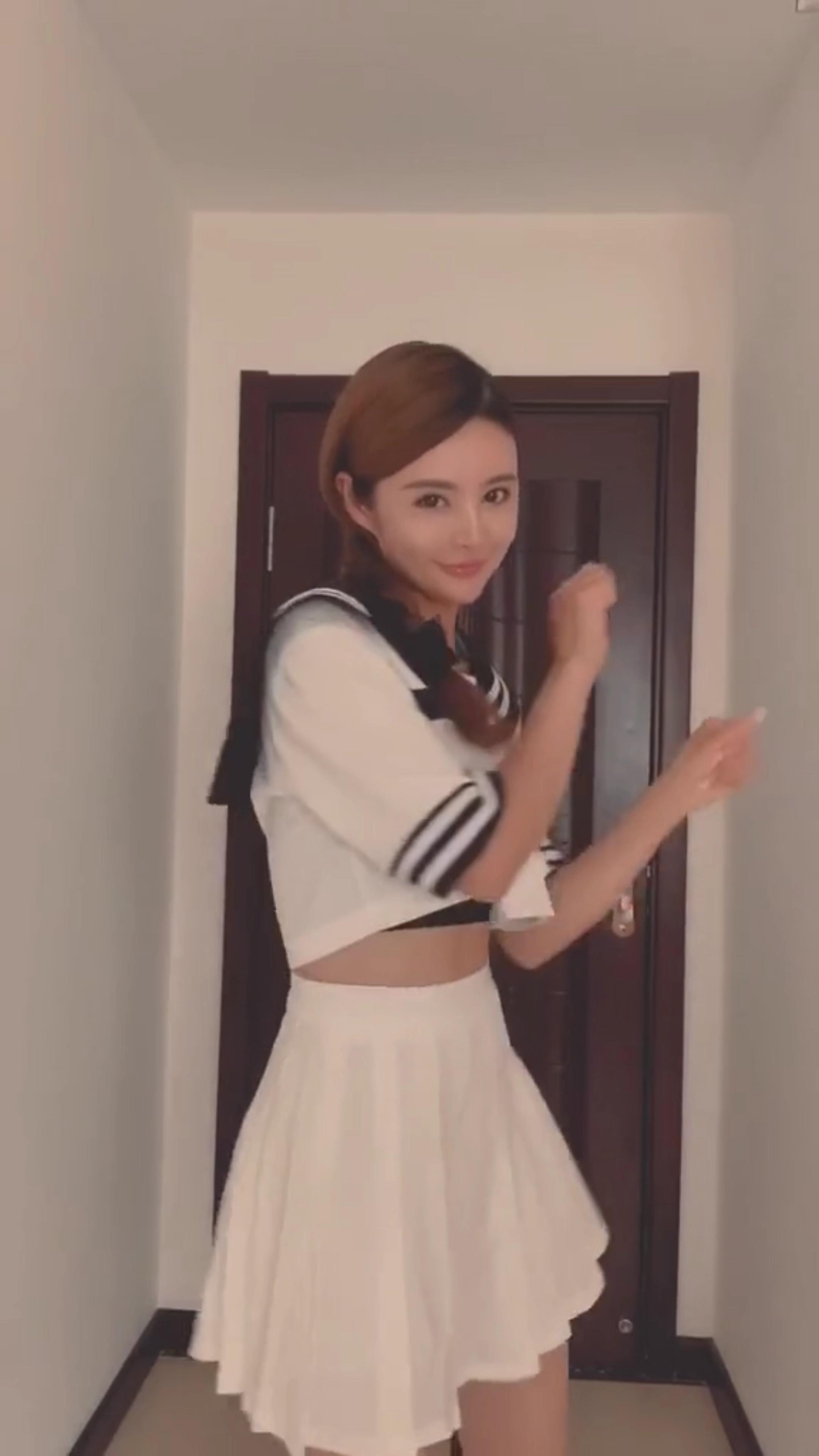 学生女友跳舞